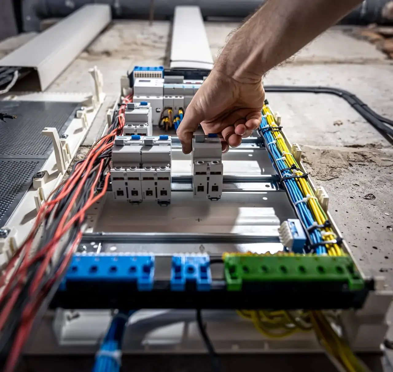 Modernizacja instalacji elektrycznych - zdjęcie 2