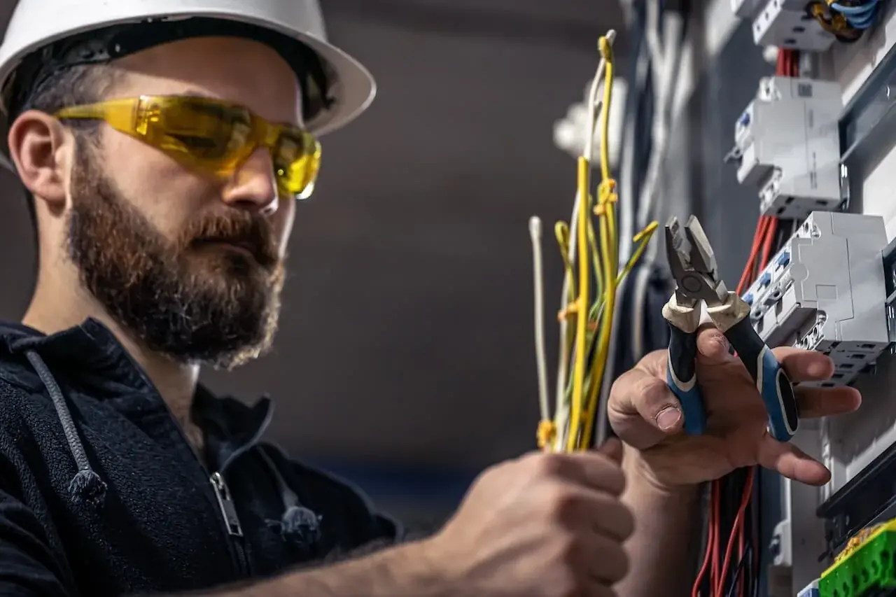 Modernizacja instalacji elektrycznych - zdjęcie 1
